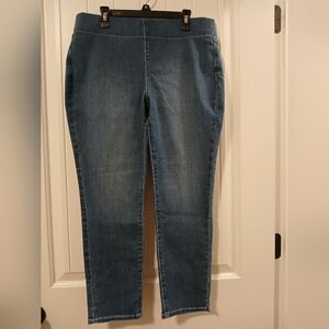 🥰3/$25 EUC NYDJ Classic Pull On Blue Jeans